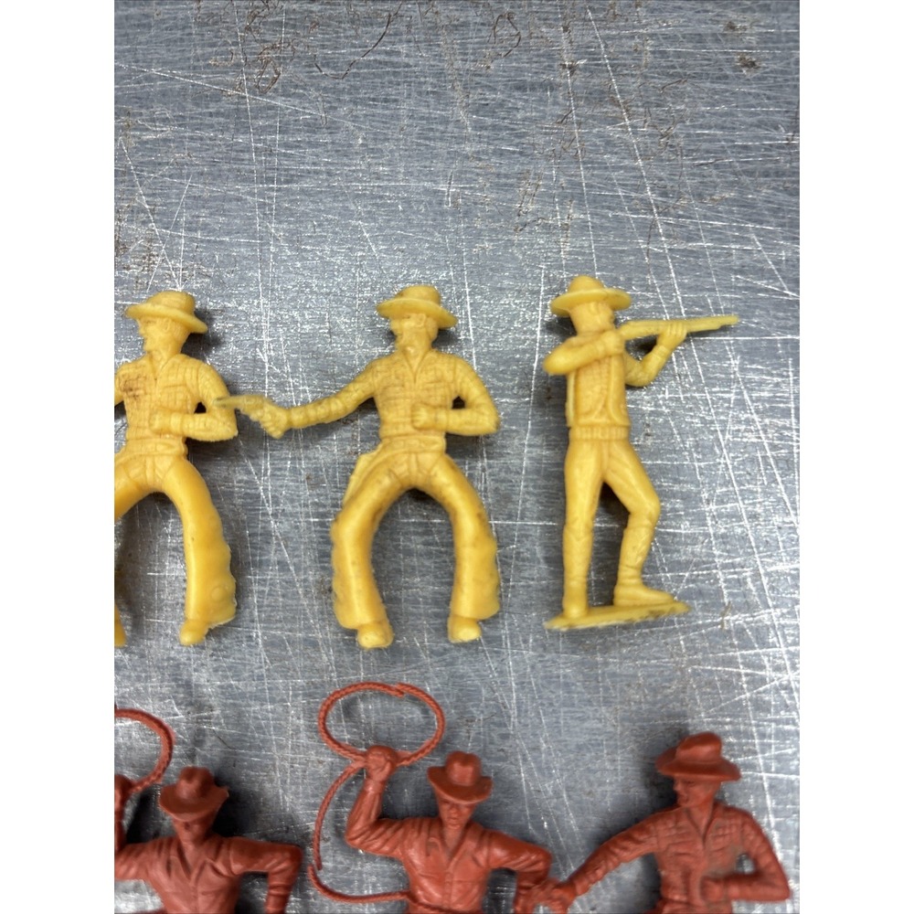 Lot Of 9 Vintage MPC Plastic Cowboy‎ Figures Various Colors Riding Lasso Shooter - Picture 3 of 8